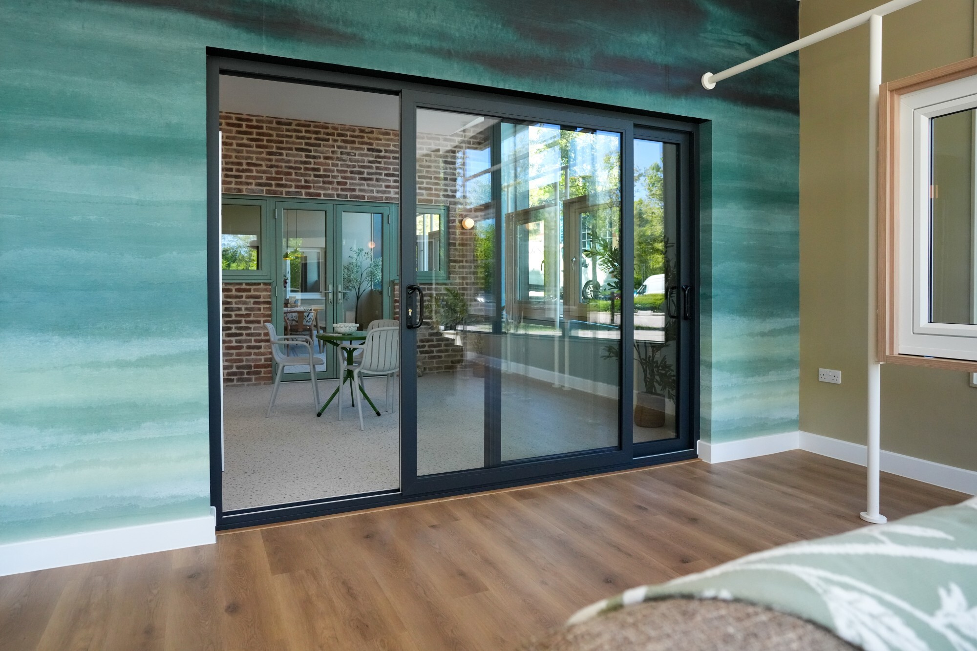 Dovista Showroom 8 LOW