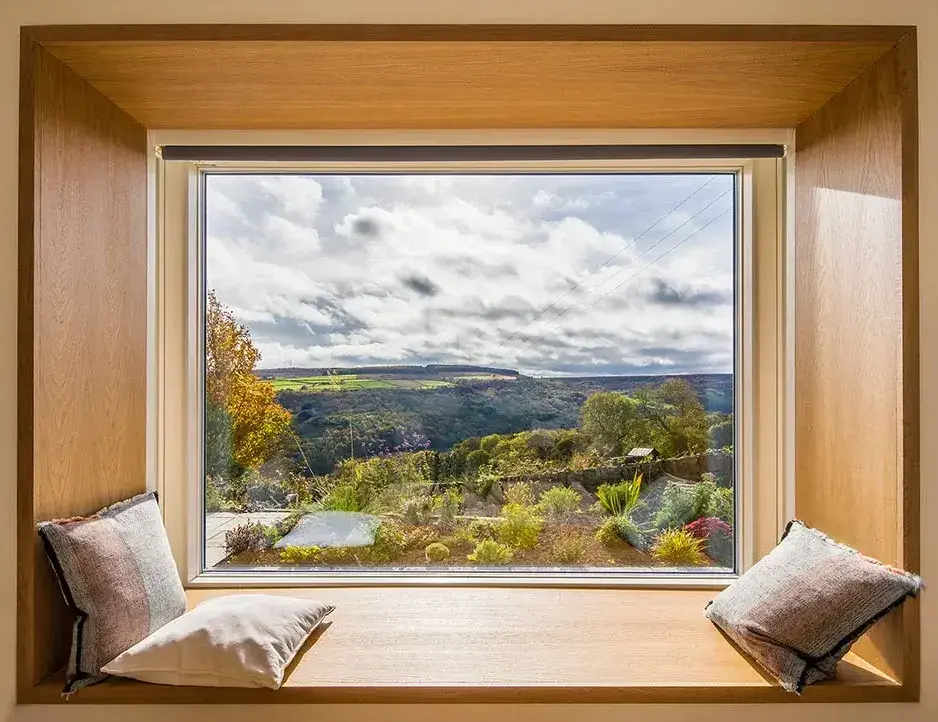 Bay-window1_CTA_1370x722-1